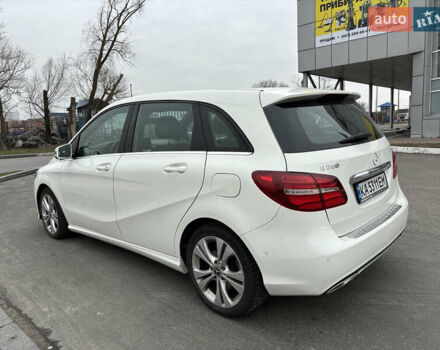 Белый Мерседес Б-класс, объемом двигателя 1.99 л и пробегом 60 тыс. км за 17200 $, фото 2 на Automoto.ua