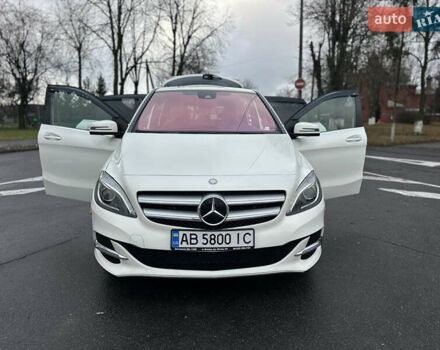 Белый Мерседес Б-класс, объемом двигателя 0 л и пробегом 40 тыс. км за 13750 $, фото 61 на Automoto.ua