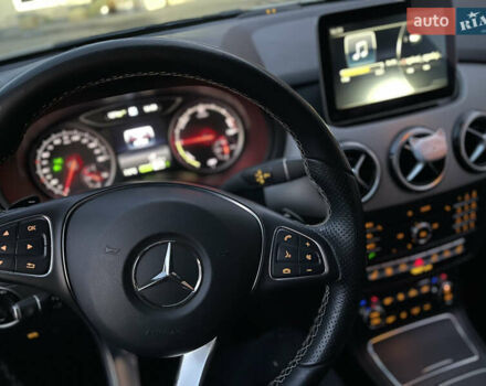 Белый Мерседес Б-класс, объемом двигателя 0 л и пробегом 65 тыс. км за 13900 $, фото 44 на Automoto.ua