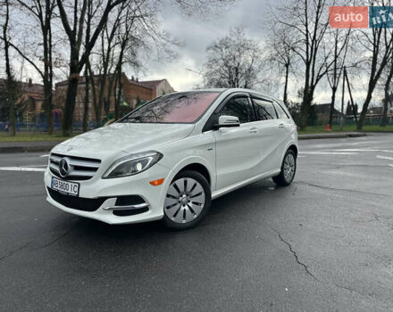 Белый Мерседес Б-класс, объемом двигателя 0 л и пробегом 40 тыс. км за 13750 $, фото 4 на Automoto.ua