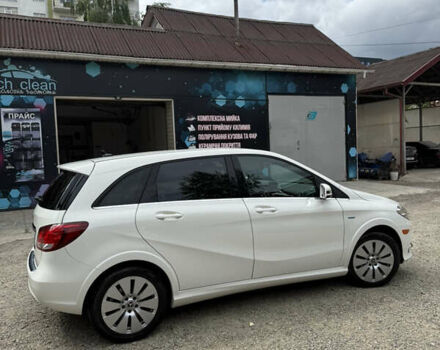 Белый Мерседес Б-класс, объемом двигателя 0 л и пробегом 77 тыс. км за 12900 $, фото 5 на Automoto.ua