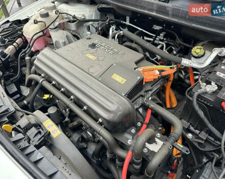 Белый Мерседес Б-класс, объемом двигателя 0 л и пробегом 40 тыс. км за 13750 $, фото 68 на Automoto.ua