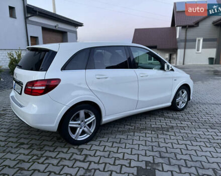 Белый Мерседес Б-класс, объемом двигателя 0 л и пробегом 65 тыс. км за 13900 $, фото 12 на Automoto.ua