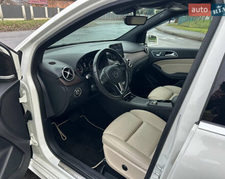 Белый Мерседес Б-класс, объемом двигателя 0 л и пробегом 40 тыс. км за 13750 $, фото 35 на Automoto.ua