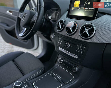 Белый Мерседес Б-класс, объемом двигателя 0 л и пробегом 65 тыс. км за 13900 $, фото 33 на Automoto.ua