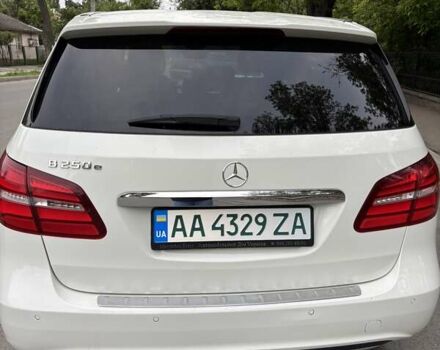 Білий Мерседес Б-клас, об'ємом двигуна 0 л та пробігом 74 тис. км за 13300 $, фото 2 на Automoto.ua