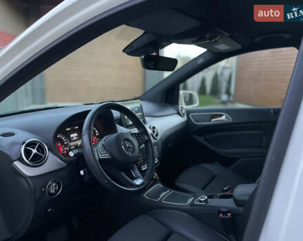 Белый Мерседес Б-класс, объемом двигателя 0 л и пробегом 65 тыс. км за 13900 $, фото 24 на Automoto.ua