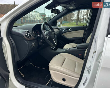 Белый Мерседес Б-класс, объемом двигателя 0 л и пробегом 40 тыс. км за 13750 $, фото 34 на Automoto.ua