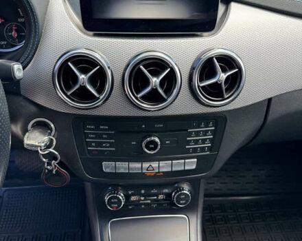 Белый Мерседес Б-класс, объемом двигателя 0 л и пробегом 67 тыс. км за 10750 $, фото 5 на Automoto.ua