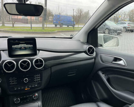 Білий Мерседес Б-клас, об'ємом двигуна 0 л та пробігом 96 тис. км за 9600 $, фото 23 на Automoto.ua