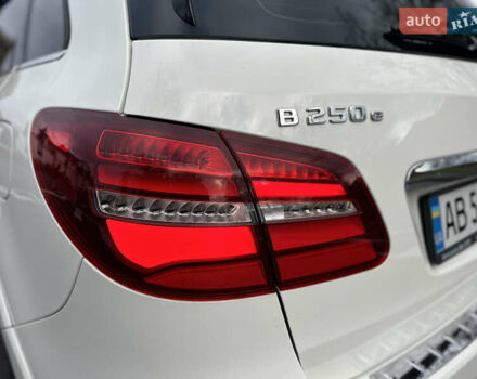 Белый Мерседес Б-класс, объемом двигателя 0 л и пробегом 40 тыс. км за 13750 $, фото 14 на Automoto.ua