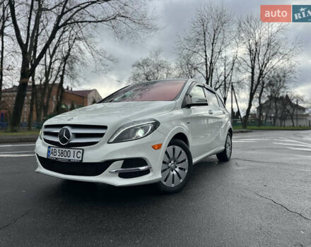 Белый Мерседес Б-класс, объемом двигателя 0 л и пробегом 40 тыс. км за 13750 $, фото 2 на Automoto.ua