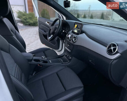 Белый Мерседес Б-класс, объемом двигателя 0 л и пробегом 65 тыс. км за 13900 $, фото 32 на Automoto.ua