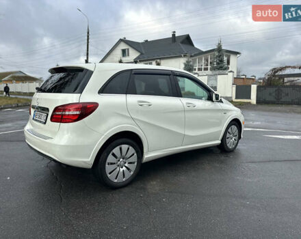 Белый Мерседес Б-класс, объемом двигателя 0 л и пробегом 40 тыс. км за 13750 $, фото 29 на Automoto.ua