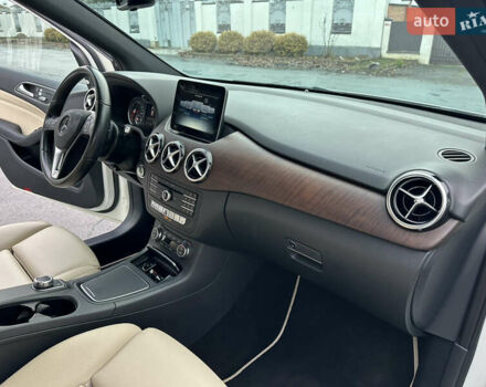 Белый Мерседес Б-класс, объемом двигателя 0 л и пробегом 40 тыс. км за 13750 $, фото 56 на Automoto.ua