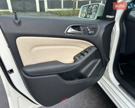 Белый Мерседес Б-класс, объемом двигателя 0 л и пробегом 40 тыс. км за 13750 $, фото 31 на Automoto.ua