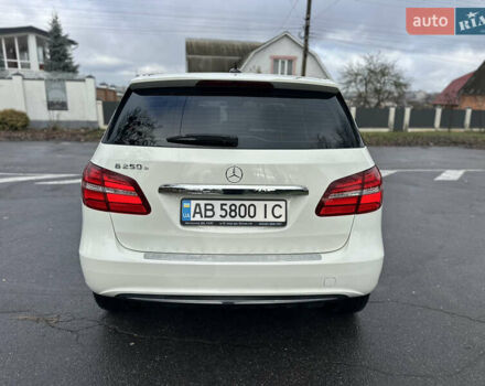 Білий Мерседес Б-клас, об'ємом двигуна 0 л та пробігом 40 тис. км за 13650 $, фото 8 на Automoto.ua