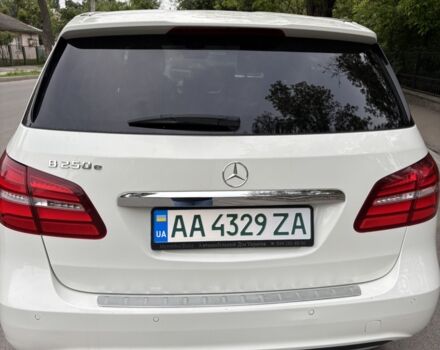 Білий Мерседес Б-клас, об'ємом двигуна 0 л та пробігом 74 тис. км за 10800 $, фото 2 на Automoto.ua