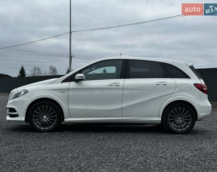 Белый Мерседес Б-класс, объемом двигателя 0 л и пробегом 47 тыс. км за 10699 $, фото 4 на Automoto.ua