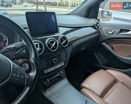 Білий Мерседес Б-клас, об'ємом двигуна 0 л та пробігом 82 тис. км за 12800 $, фото 15 на Automoto.ua