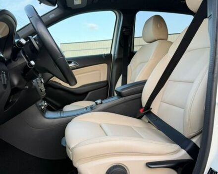 Белый Мерседес Б-класс, объемом двигателя 0 л и пробегом 60 тыс. км за 10799 $, фото 24 на Automoto.ua