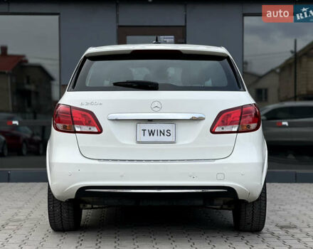 Білий Мерседес Б-клас, об'ємом двигуна 0 л та пробігом 52 тис. км за 10900 $, фото 4 на Automoto.ua