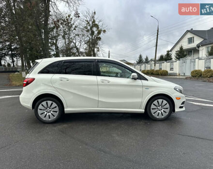 Белый Мерседес Б-класс, объемом двигателя 0 л и пробегом 40 тыс. км за 13750 $, фото 30 на Automoto.ua