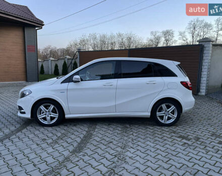 Белый Мерседес Б-класс, объемом двигателя 0 л и пробегом 65 тыс. км за 13900 $, фото 5 на Automoto.ua