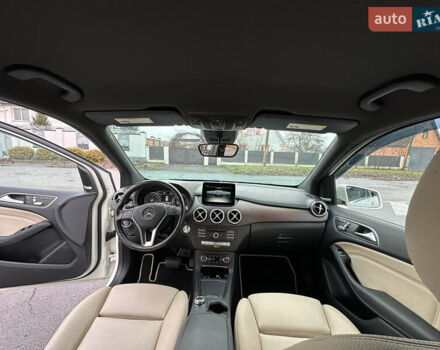 Белый Мерседес Б-класс, объемом двигателя 0 л и пробегом 40 тыс. км за 13750 $, фото 53 на Automoto.ua