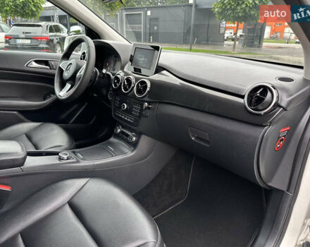 Белый Мерседес Б-класс, объемом двигателя 2.2 л и пробегом 192 тыс. км за 14600 $, фото 24 на Automoto.ua