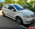 Белый Мерседес Б-класс, объемом двигателя 2 л и пробегом 230 тыс. км за 7000 $, фото 1 на Automoto.ua