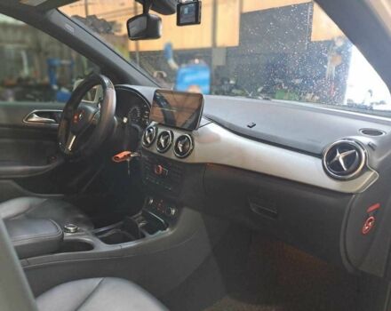 Білий Мерседес Б-клас, об'ємом двигуна 2 л та пробігом 84 тис. км за 3500 $, фото 14 на Automoto.ua