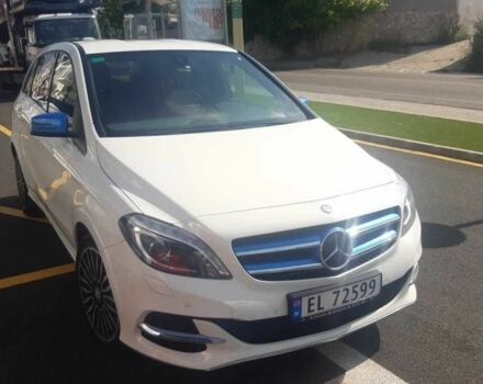 Белый Мерседес Б-класс, объемом двигателя 0 л и пробегом 83 тыс. км за 12000 $, фото 2 на Automoto.ua