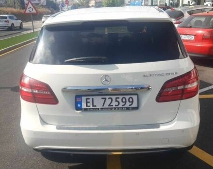 Белый Мерседес Б-класс, объемом двигателя 0 л и пробегом 83 тыс. км за 12000 $, фото 3 на Automoto.ua