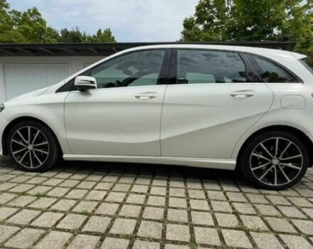 Белый Мерседес Б-класс, объемом двигателя 2.2 л и пробегом 75 тыс. км за 3500 $, фото 2 на Automoto.ua