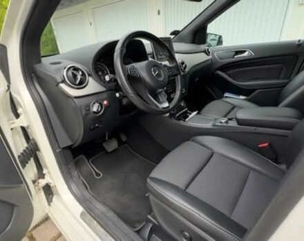 Белый Мерседес Б-класс, объемом двигателя 2.2 л и пробегом 75 тыс. км за 3500 $, фото 8 на Automoto.ua