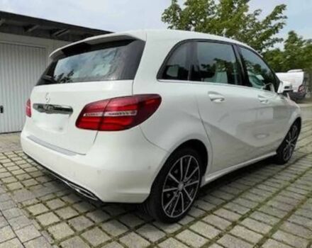 Белый Мерседес Б-класс, объемом двигателя 2.2 л и пробегом 75 тыс. км за 3500 $, фото 5 на Automoto.ua