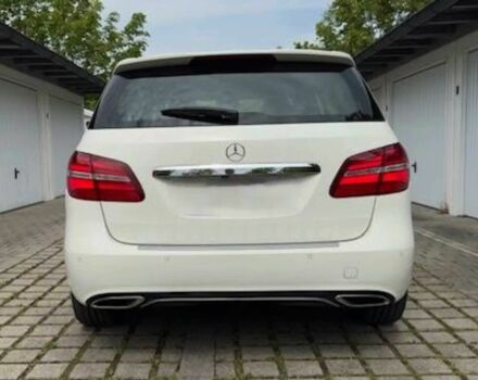 Белый Мерседес Б-класс, объемом двигателя 2.2 л и пробегом 75 тыс. км за 3500 $, фото 4 на Automoto.ua