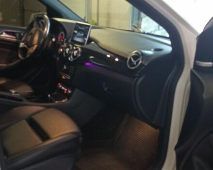 Білий Мерседес Б-клас, об'ємом двигуна 0 л та пробігом 104 тис. км за 11900 $, фото 7 на Automoto.ua