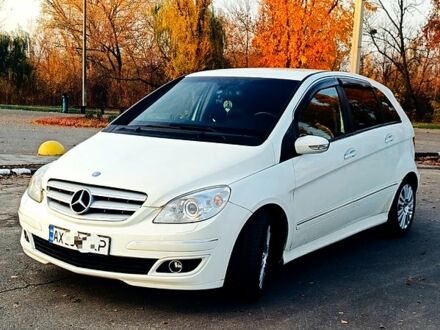 Белый Мерседес Б-класс, объемом двигателя 1.7 л и пробегом 210 тыс. км за 6800 $, фото 1 на Automoto.ua