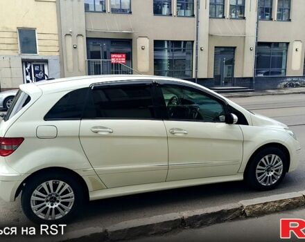 Белый Мерседес Б-класс, объемом двигателя 1.7 л и пробегом 212 тыс. км за 6500 $, фото 1 на Automoto.ua