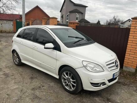 Белый Мерседес Б-класс, объемом двигателя 1.5 л и пробегом 240 тыс. км за 5900 $, фото 1 на Automoto.ua