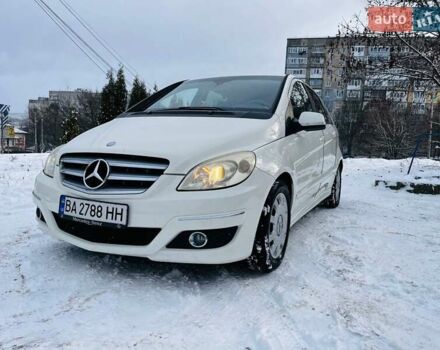 Белый Мерседес Б-класс, объемом двигателя 1.7 л и пробегом 133 тыс. км за 8000 $, фото 1 на Automoto.ua