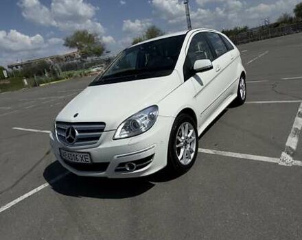 Белый Мерседес Б-класс, объемом двигателя 2.03 л и пробегом 117 тыс. км за 9500 $, фото 1 на Automoto.ua