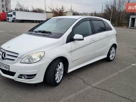 Белый Мерседес Б-класс, объемом двигателя 1.7 л и пробегом 107 тыс. км за 8800 $, фото 1 на Automoto.ua