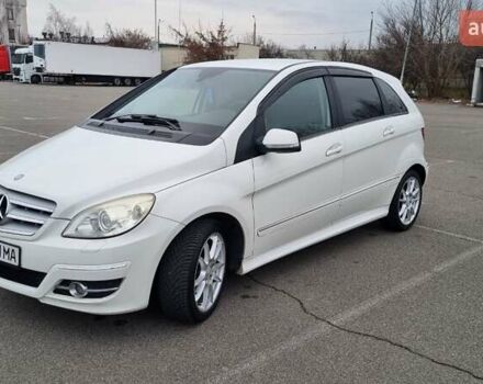 Белый Мерседес Б-класс, объемом двигателя 1.7 л и пробегом 107 тыс. км за 8800 $, фото 1 на Automoto.ua