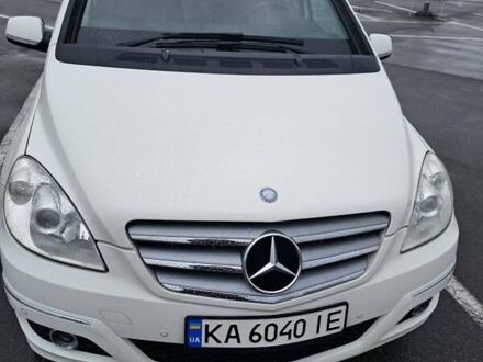 Мерседес Б-класс 2010 в Киеве на Automoto.ua Белый Мерседес Б-класс, объемом двигателя 1.7 л и пробегом 75 тыс. км за 8500 $, фото 1 на Automoto.ua