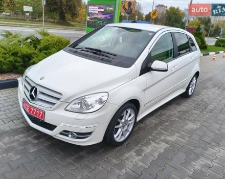 Белый Мерседес Б-класс, объемом двигателя 2 л и пробегом 85 тыс. км за 9900 $, фото 1 на Automoto.ua