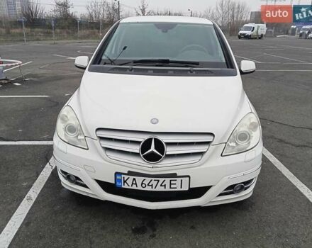 Белый Мерседес Б-класс, объемом двигателя 1.8 л и пробегом 117 тыс. км за 8000 $, фото 1 на Automoto.ua
