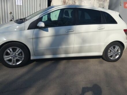 Белый Мерседес Б-класс, объемом двигателя 1.7 л и пробегом 90 тыс. км за 9000 $, фото 1 на Automoto.ua